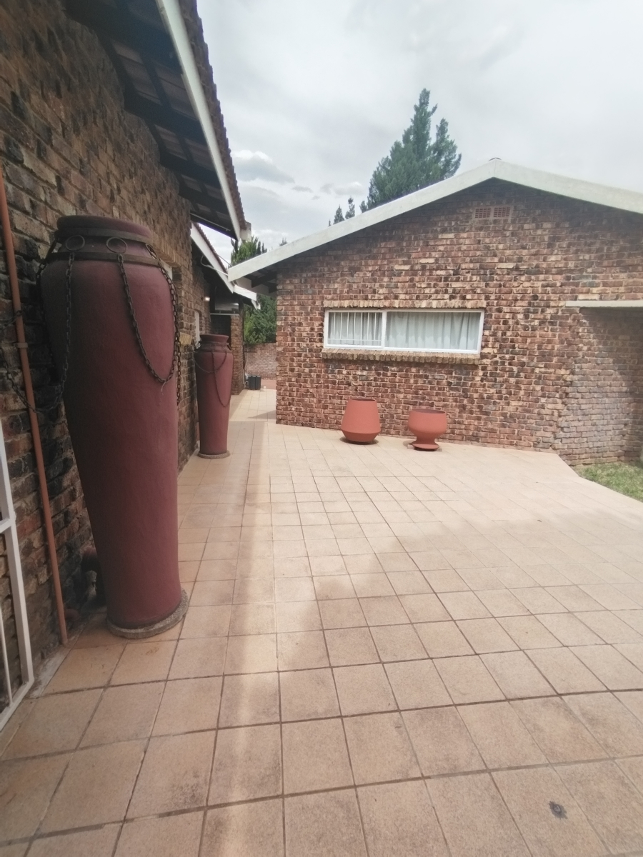 5 Bedroom Property for Sale in Christiana North West